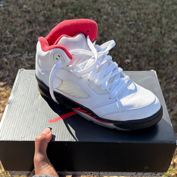 Air Jordan 5 Retro (GS) Kids Sneakers White and Black with Red Accents - Picture 5 of 6